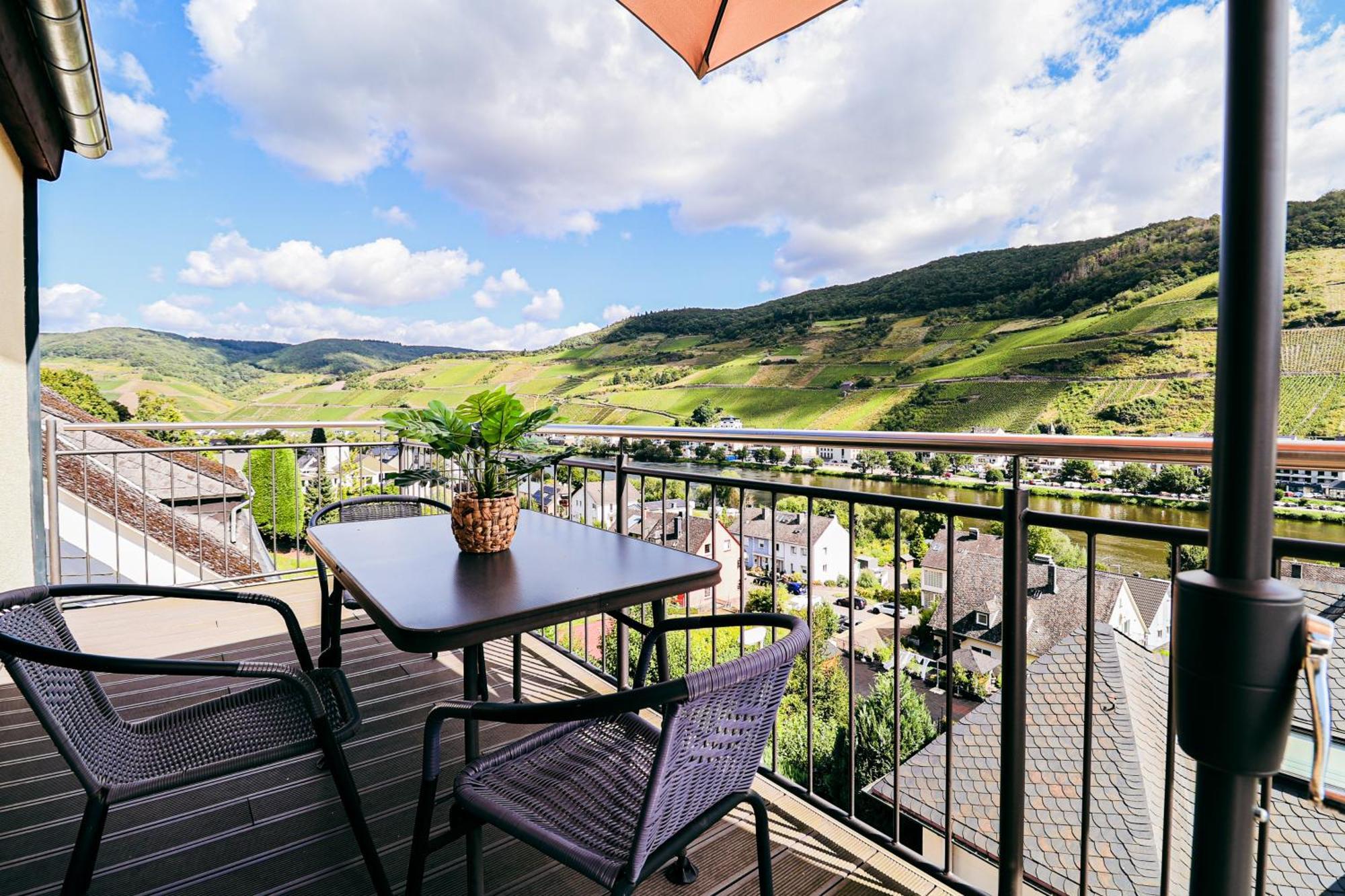Sky Apartment, Blick zur Mosel, großer Balkon, Kaffeemaschine, Smart TV Zell Exterior foto